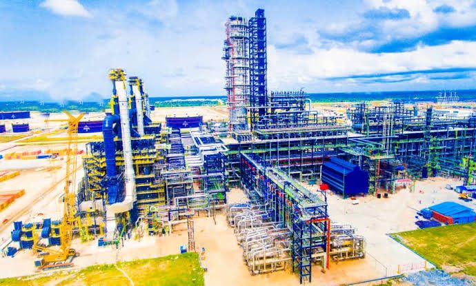 Dangote Refinery Secures $1 Billion Backing Ahead of Planned IPO