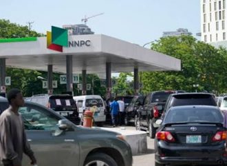 FG Announces 30-Day Petrol Price Relief as Nigerians Face Rising Costs-monafrika